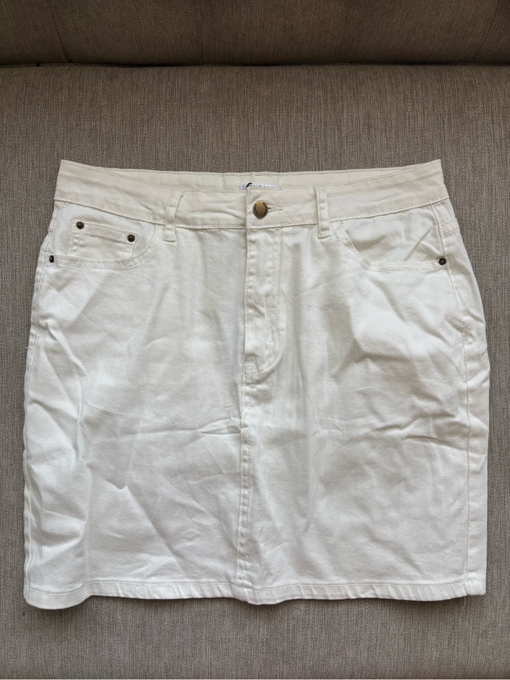 brand new! chigant ivory white super stretchy denim jean mini skirt🤍
